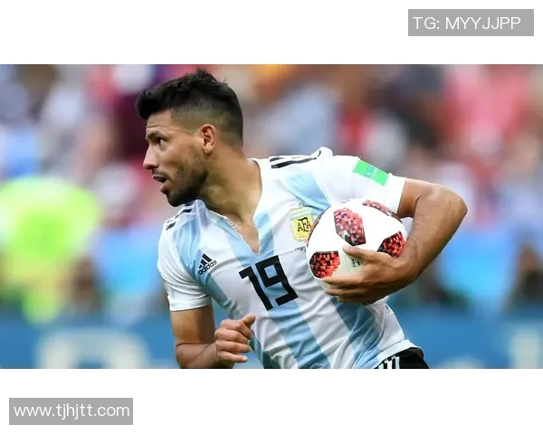 全球足球巨星男球员的辉煌历程与传奇故事探秘